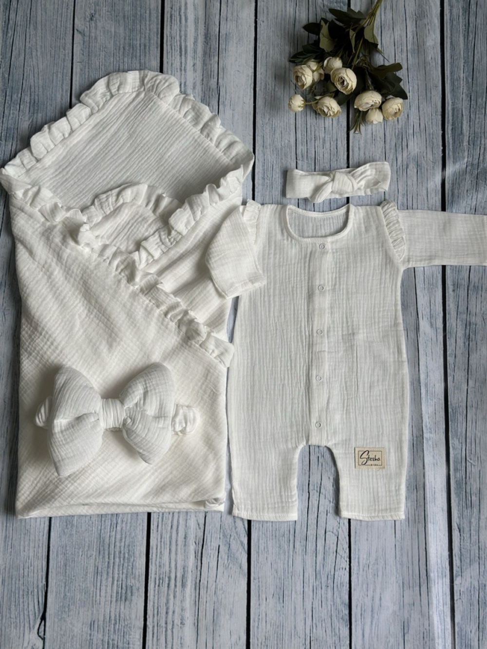 335-М. Комплект из детского комбинезона,  р 56 и конверта муслин, хлопок 100% 90/90 см, молочный